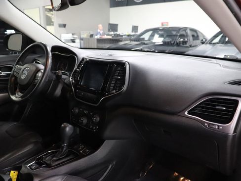 Used 2019 Jeep Cherokee Limited image 25