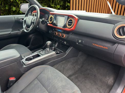 Used 2016 Toyota Tacoma TRD Sport AWD/4WD image 9