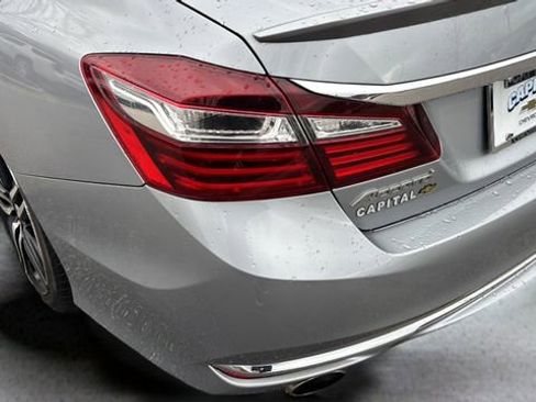 Used 2017 Honda Accord Sport Special Edition image 32