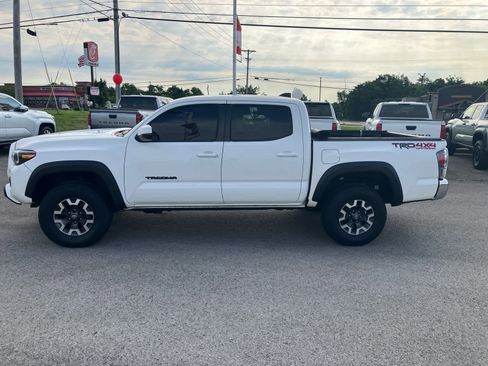 Used 2022 Toyota Tacoma TRD Off-Road AWD/4WD image 4