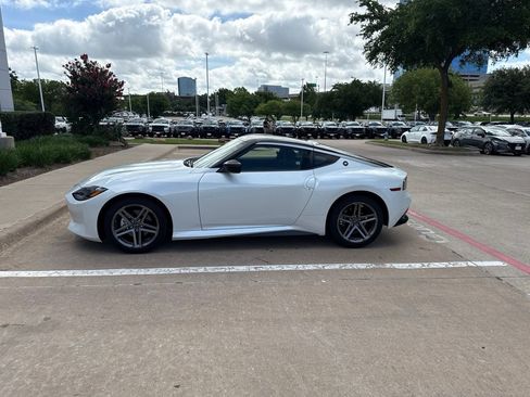 Used 2024 Nissan Z Sport w/ Floor Mat Package RWD image 2
