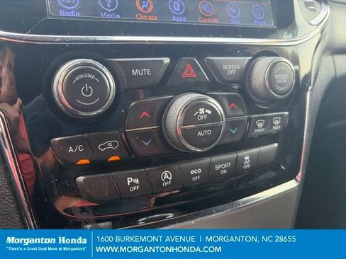Used 2019 Jeep Grand Cherokee Laredo w/ Laredo X Package AWD/4WD image 24