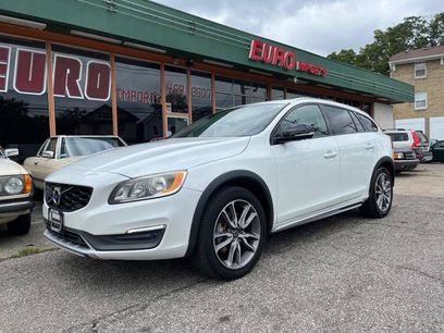 Used 2016 Volvo V60 T5 Cross Country w/ Convenience Package