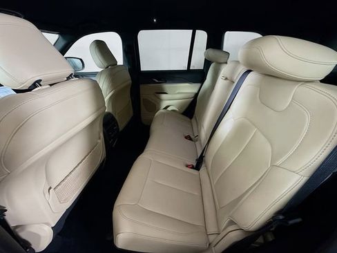 Used 2024 Jeep Grand Cherokee Limited image 24