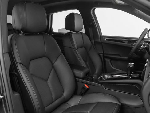 Used 2025 Porsche Macan image 20