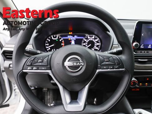 Used 2025 Nissan Altima 2.5 SV image 10