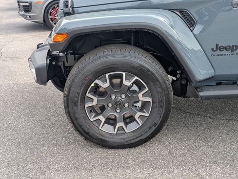 New 2026 Jeep Gladiator Sahara image 30