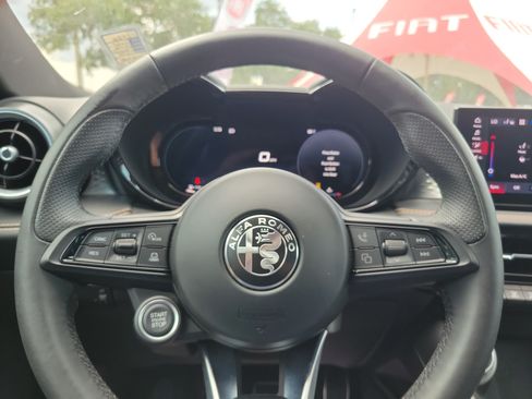 Used 2025 Alfa Romeo Tonale AWD/4WD image 16