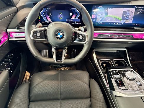 Used 2025 BMW 740i xDrive 740i xDrive w/ Premium Package image 20