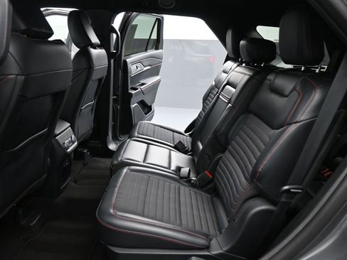 Used 2025 Ford Explorer ST-Line w/ ST-Line Street Pack AWD/4WD image 19