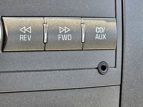Used 2010 Buick Lucerne CXL FWD image 21