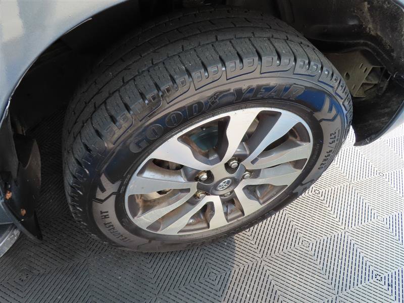 Used 2019 Toyota Sequoia Limited w/ Safety & Convenience Package AWD/4WD image 9