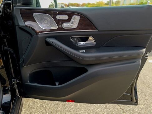 Used 2025 Mercedes-Benz GLS 450 4MATIC image 34