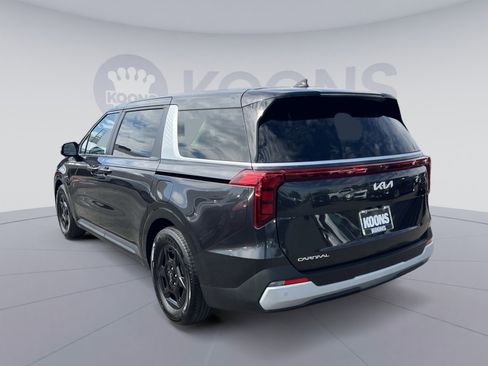Used 2025 Kia Carnival FWD image 8