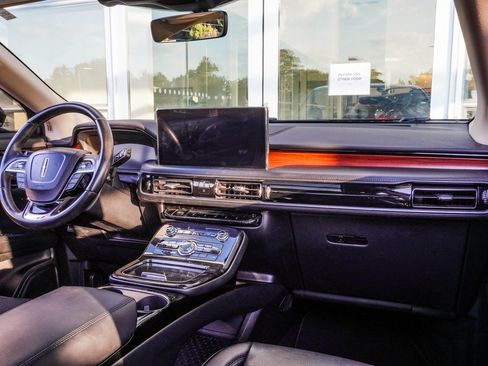 Used 2023 Lincoln Nautilus Reserve image 15