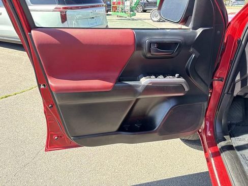 Used 2022 Toyota Tacoma SR5 w/ Technology Package image 13