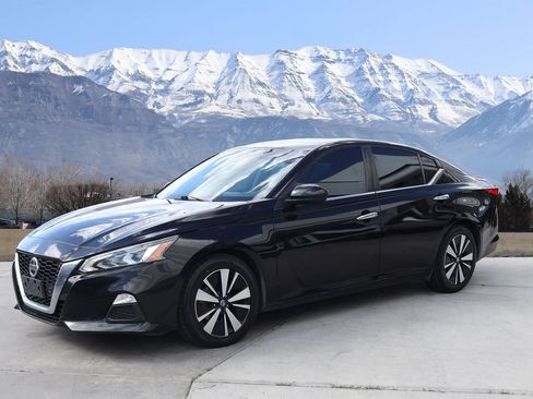 Used 2021 Nissan Altima 2.5 SV FWD image 2