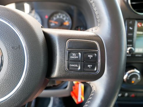 Used 2017 Jeep Patriot Latitude AWD/4WD image 29