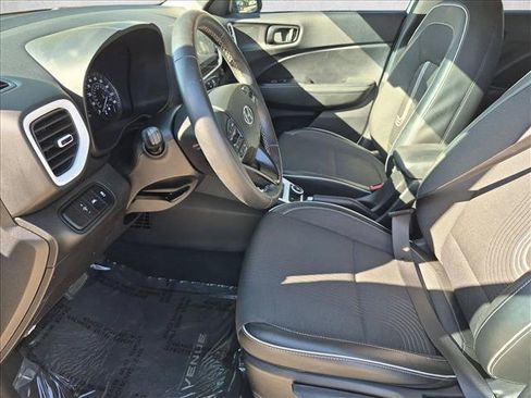 Used 2022 Hyundai Venue Limited FWD image 16