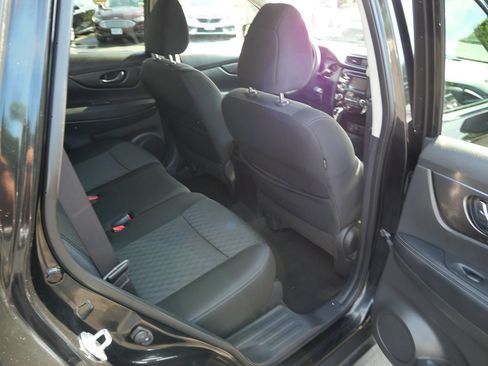 Used 2017 Nissan Rogue S w/ Appearance Package AWD/4WD image 22