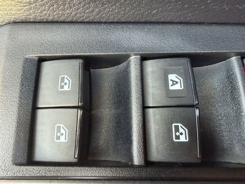 Used 2020 Toyota Tacoma SR5 RWD image 15