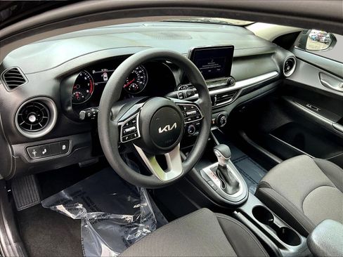 Certified 2023 Kia Forte LXS w/ LXS Technology Package FWD image 17