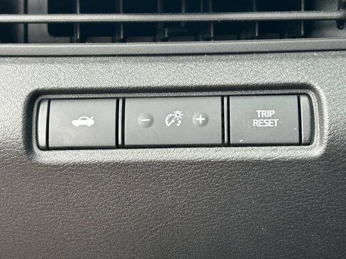 Used 2025 Nissan Altima 2.5 SV FWD image 21