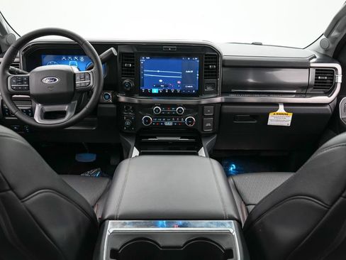 Certified 2025 Ford F250 Lariat w/ Lariat Ultimate Package AWD/4WD image 17