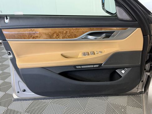 Used 2018 BMW 750i image 23