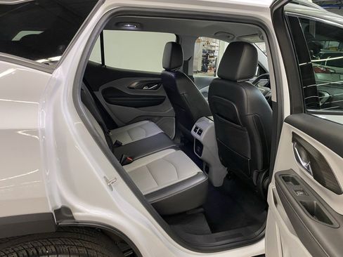 Used 2022 GMC Terrain SLT image 16