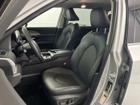 Used 2025 Toyota Grand Highlander AWD image 19