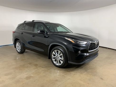 Used 2023 Toyota Highlander Limited image 5