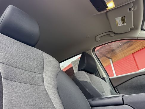 Used 2023 Nissan Rogue SV image 17