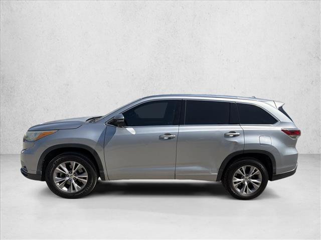 Used 2015 Toyota Highlander XLE FWD image 2