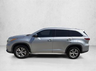Used 2015 Toyota Highlander XLE FWD video 2