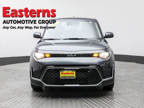 Used 2023 Kia Soul LX w/ LX Technology Package FWD image 2