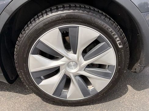 Used 2021 Tesla Model Y Long Range AWD/4WD image 22