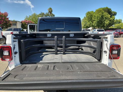 Used 2024 Jeep Gladiator Mojave AWD/4WD image 19