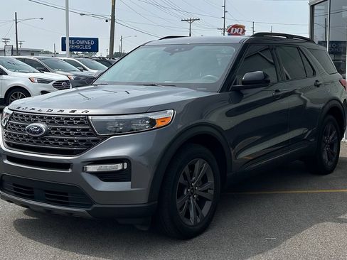 Used 2023 Ford Explorer XLT w/ Equipment Group 202A AWD/4WD image 3