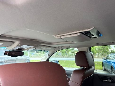 Used 2016 Chevrolet Suburban LTZ RWD image 9