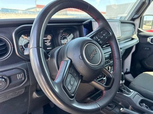 Used 2024 Jeep Wrangler Unlimited Rubicon AWD/4WD image 10