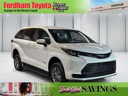 Used 2025 Toyota Sienna LE