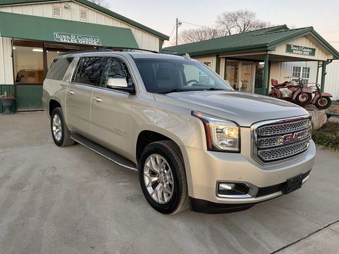 Used 2015 GMC Yukon XL SLT w/ Open Road Package image 3