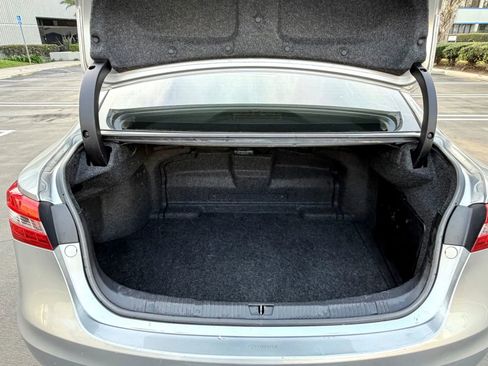 Used 2018 Toyota Avalon Limited image 18