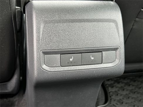 Certified 2025 Volkswagen Jetta SEL image 26