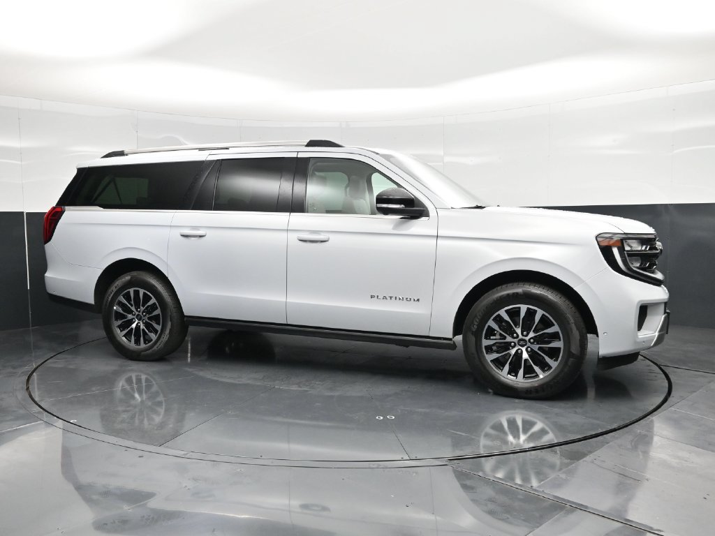 Used 2025 Ford Expedition Max Platinum AWD/4WD image 3