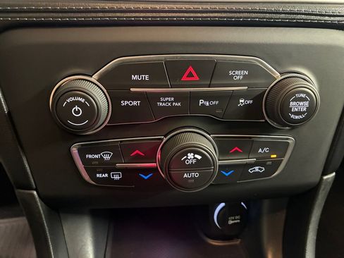 Used 2019 Dodge Charger R/T w/ Plus Group RWD image 18