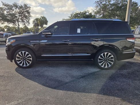 Used 2024 Lincoln Navigator Reserve AWD/4WD image 4
