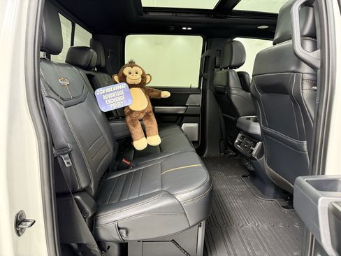 Used 2023 Ford F450 Platinum image 35