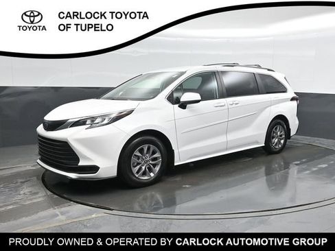 Used 2022 Toyota Sienna LE image 7